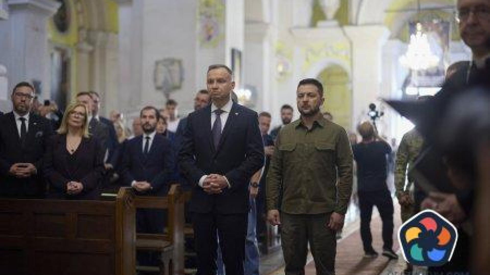 Президентите на Украйна и Полша отидоха заедно на църква в Луцк и почетоха жертвите на Волинското клане
