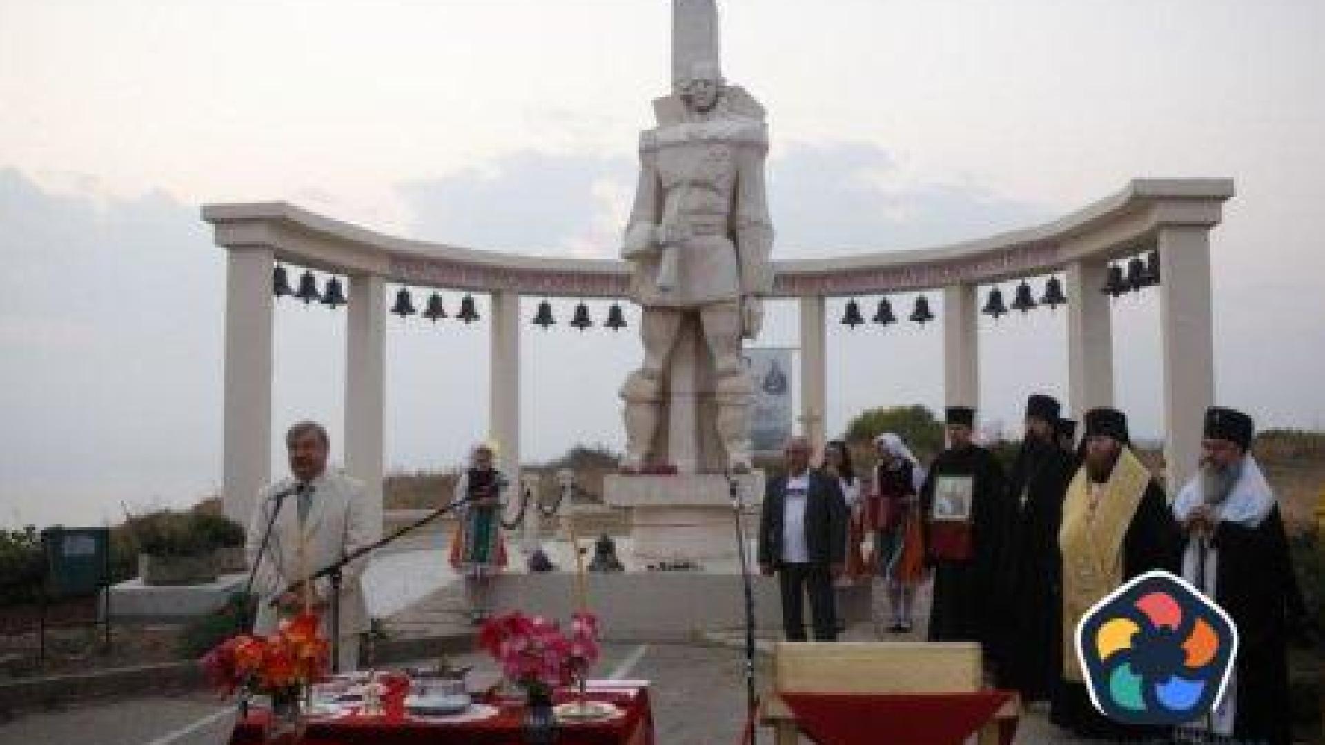 Варненец е обвинен за кражба на камбани от паметник на руски адмирал