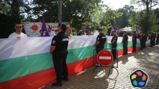 Протестиращи блокираха движението в района на парламента