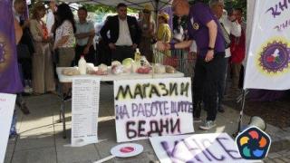 Пак протест: Магазин за работещи бедни пред НС