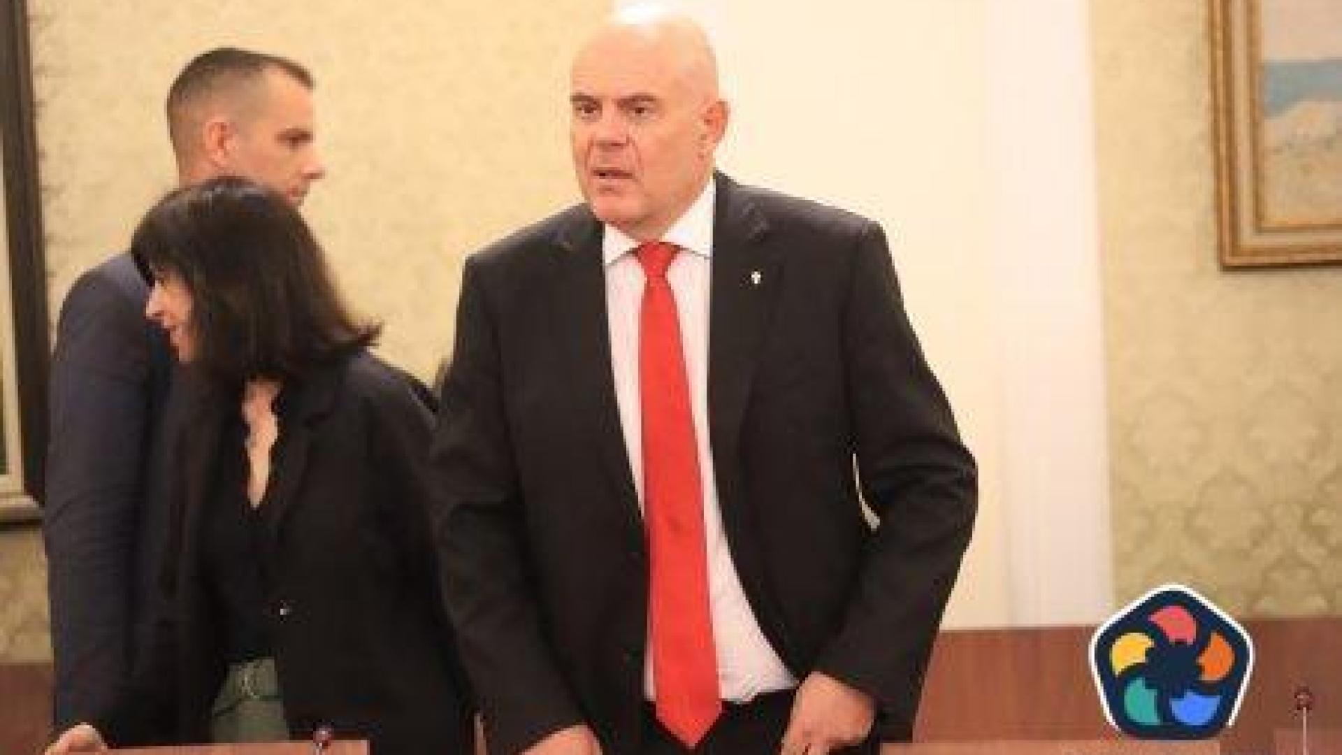 Девет преписки, образувани с резолюция на Гешев, са с нарушения