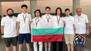 Четири отличия за младите ни физици от олимпиадата в Япония