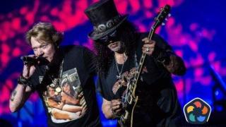 Българин е бил заловен с оръжие на концерта на Guns N' Roses в Букурещ