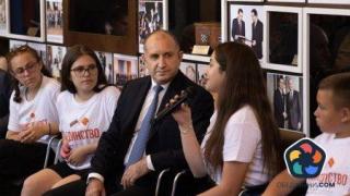 Северна Македония разследва среща на Румен Радев с македонски деца