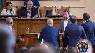 Работата на НС беше блокирана за 3 часа заради надиграване с процедурни хватки