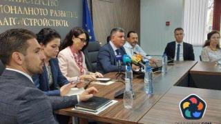 Кой управлява регионалното министерство?
