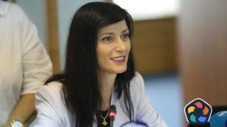 Мария Габриел: Правителството ще оцелее, докато има разум