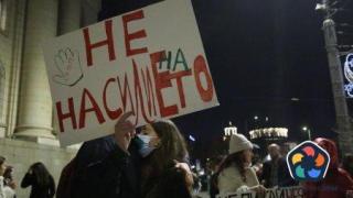 Национално шествие срещу насилието. Момичето с 400 шева е в постоянен страх и паника