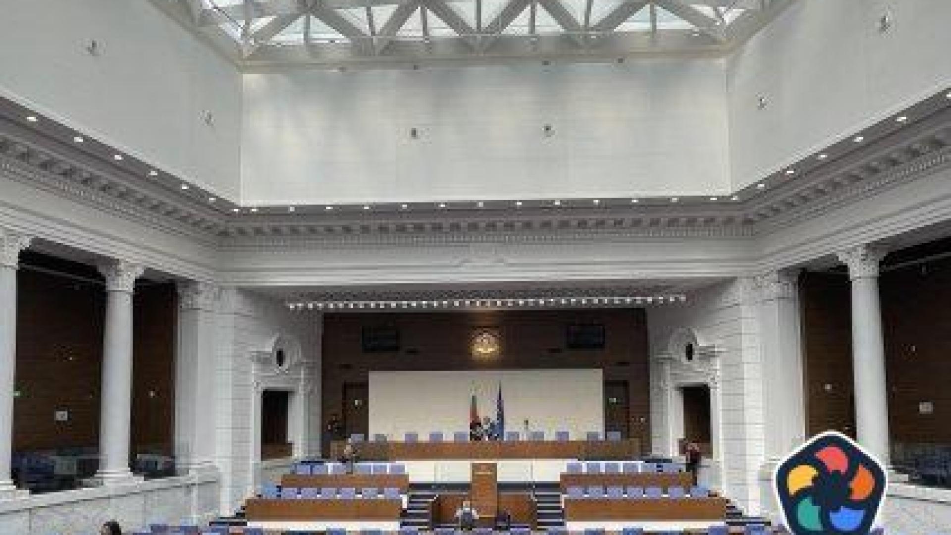 Депутатите се връщат в Партийния дом за следващите поне 3 години