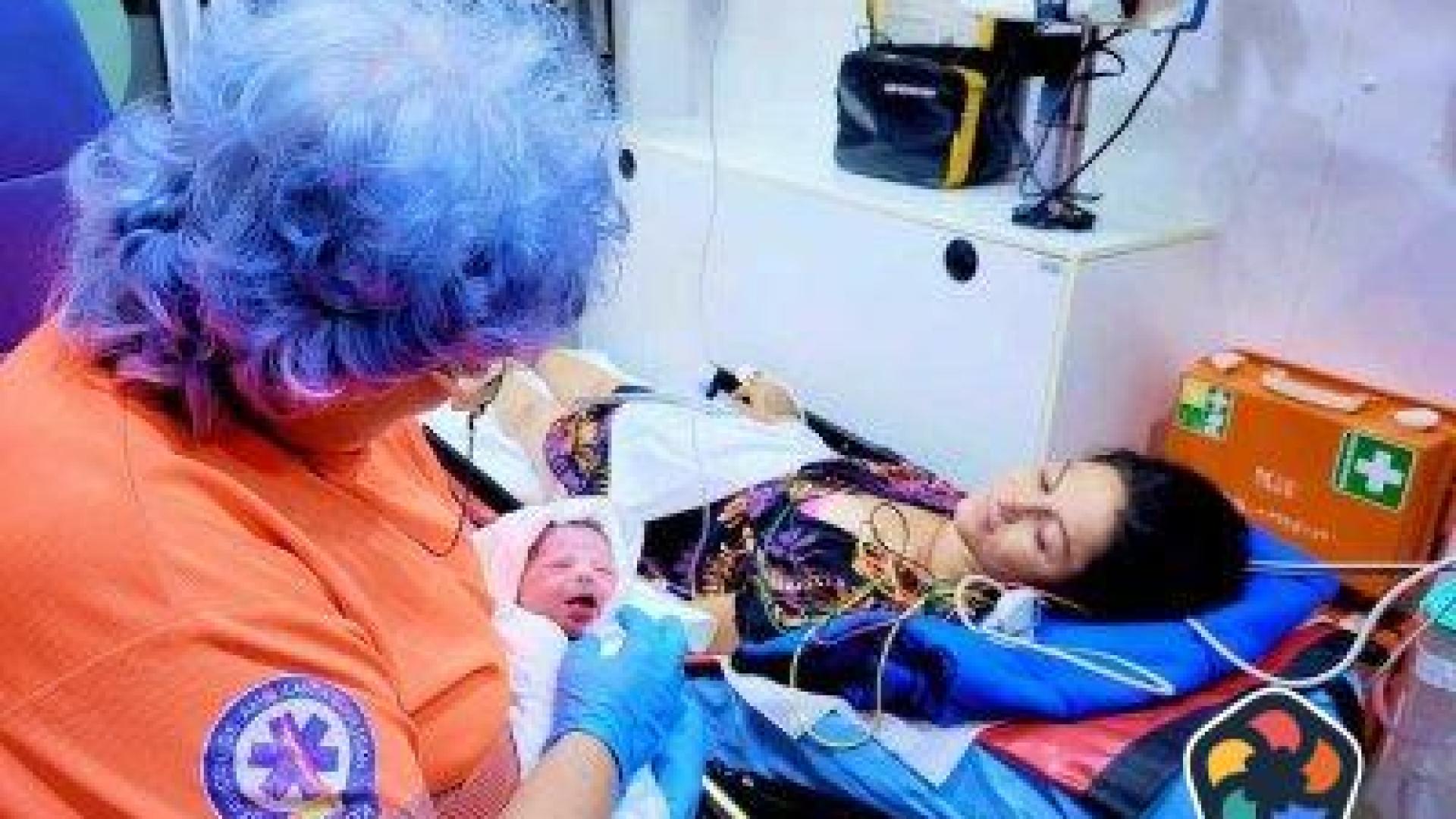 Жена роди на тротоара в Румъния, след като болницата я изхвърли