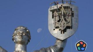 Паметника "Майка Украйна" в Киев вече е без сърп и чук