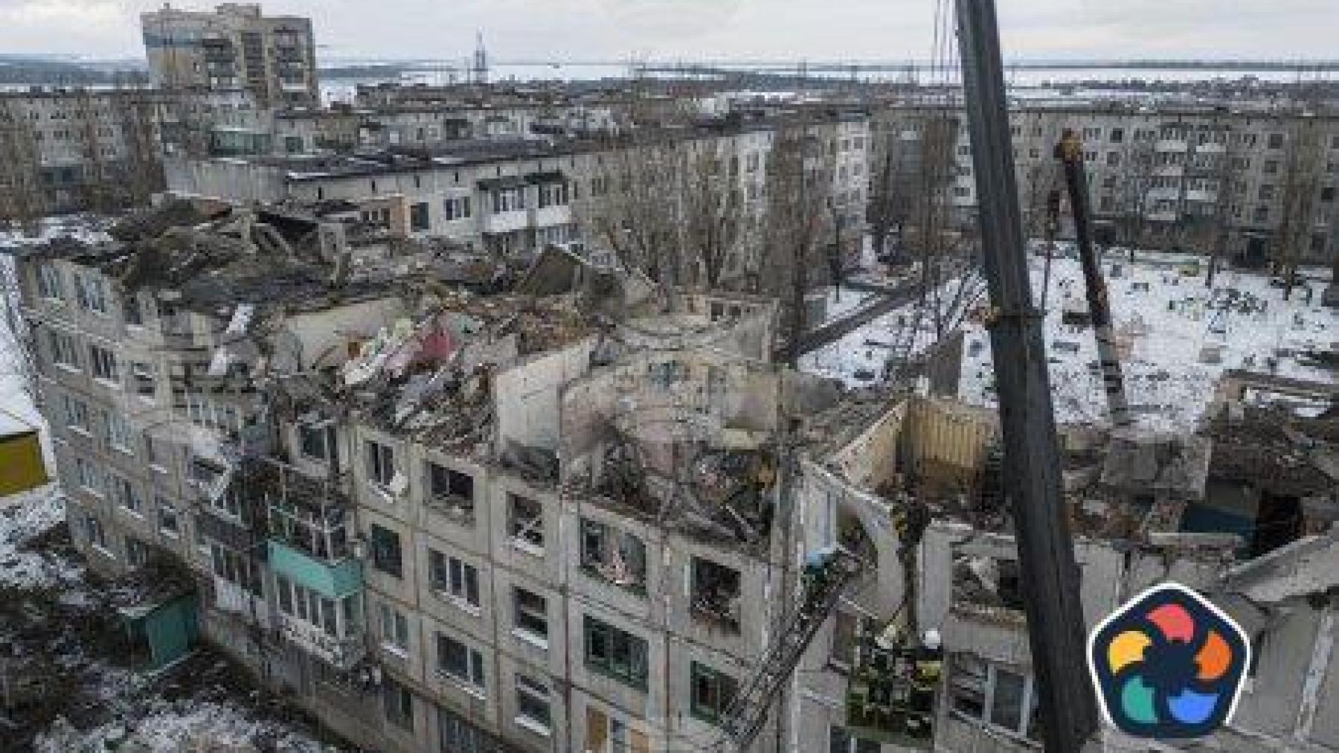 Седем убити и десетки ранени при руски удар срещу жилищна сграда в украинския град Покровск