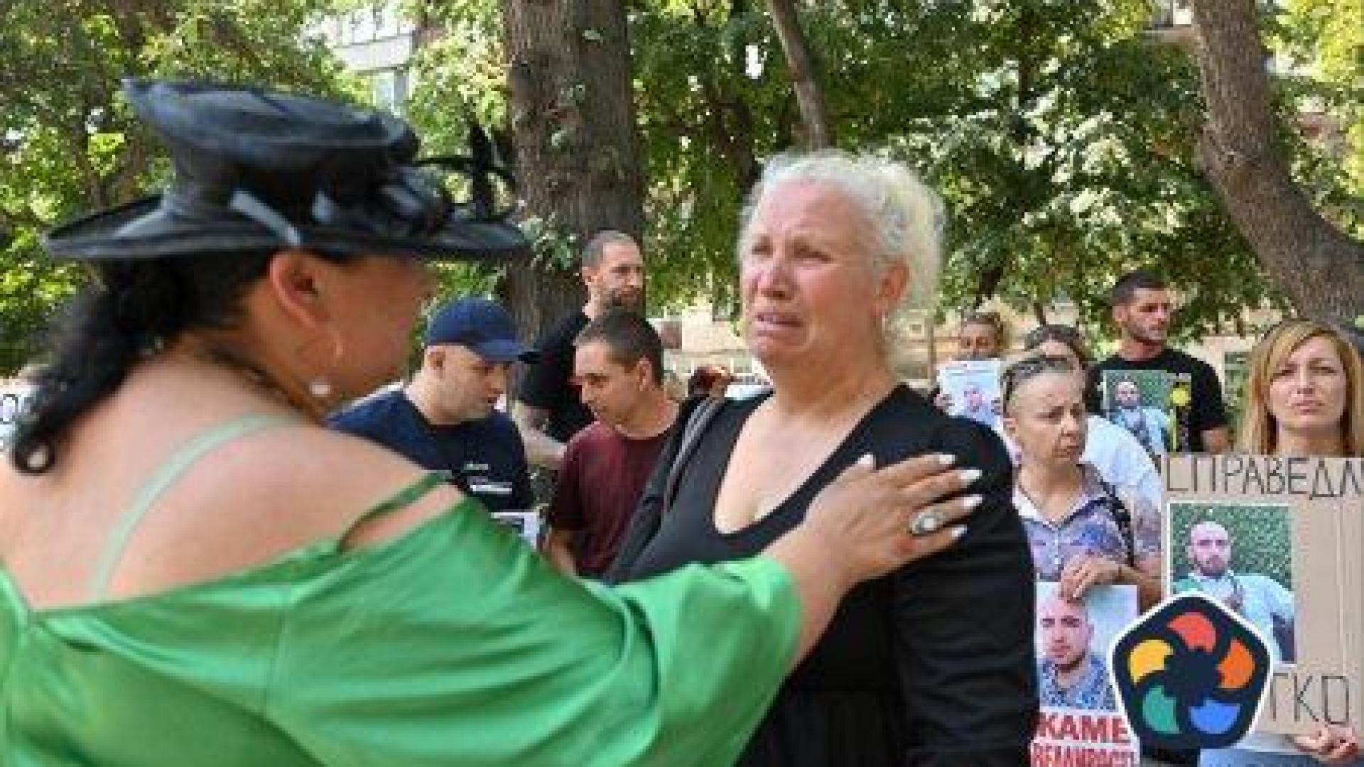 Протестиращи: Заподозреният за убийството в Цалапица още не е задържан