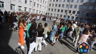 Минималната учителска заплата вече е 1709 лева
