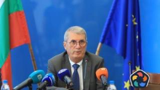 "Разговорите със "Защита" бяха дотук". Хинков защити философията на увеличението на заплатите в Спешна помощ
