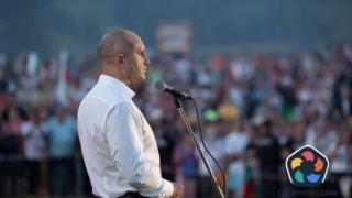 Как Радев дестабилизира България