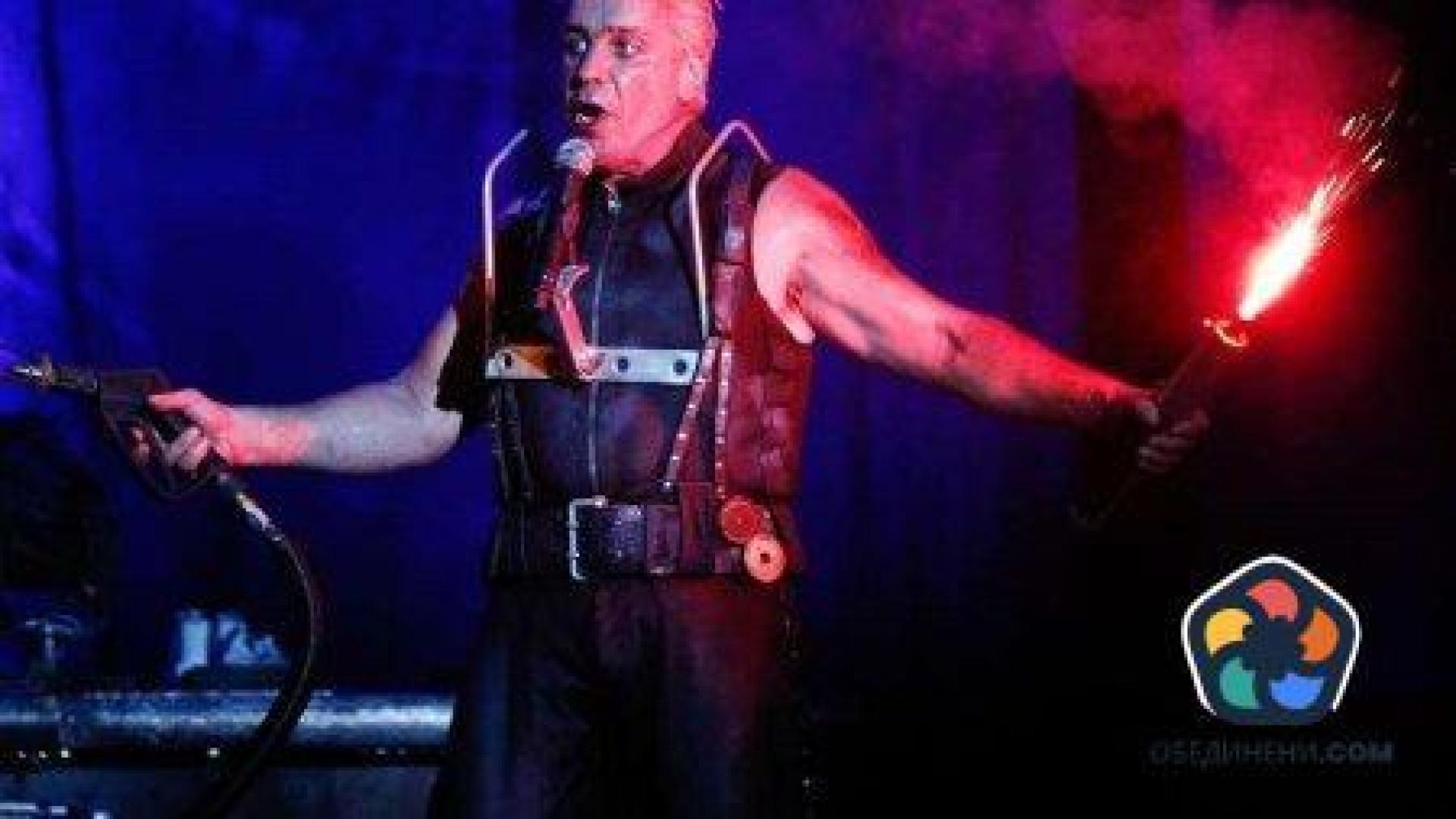 Германия прекрати делото за сексуално насилие срещу фронтмена на "Rammstein" Тил Линдеман