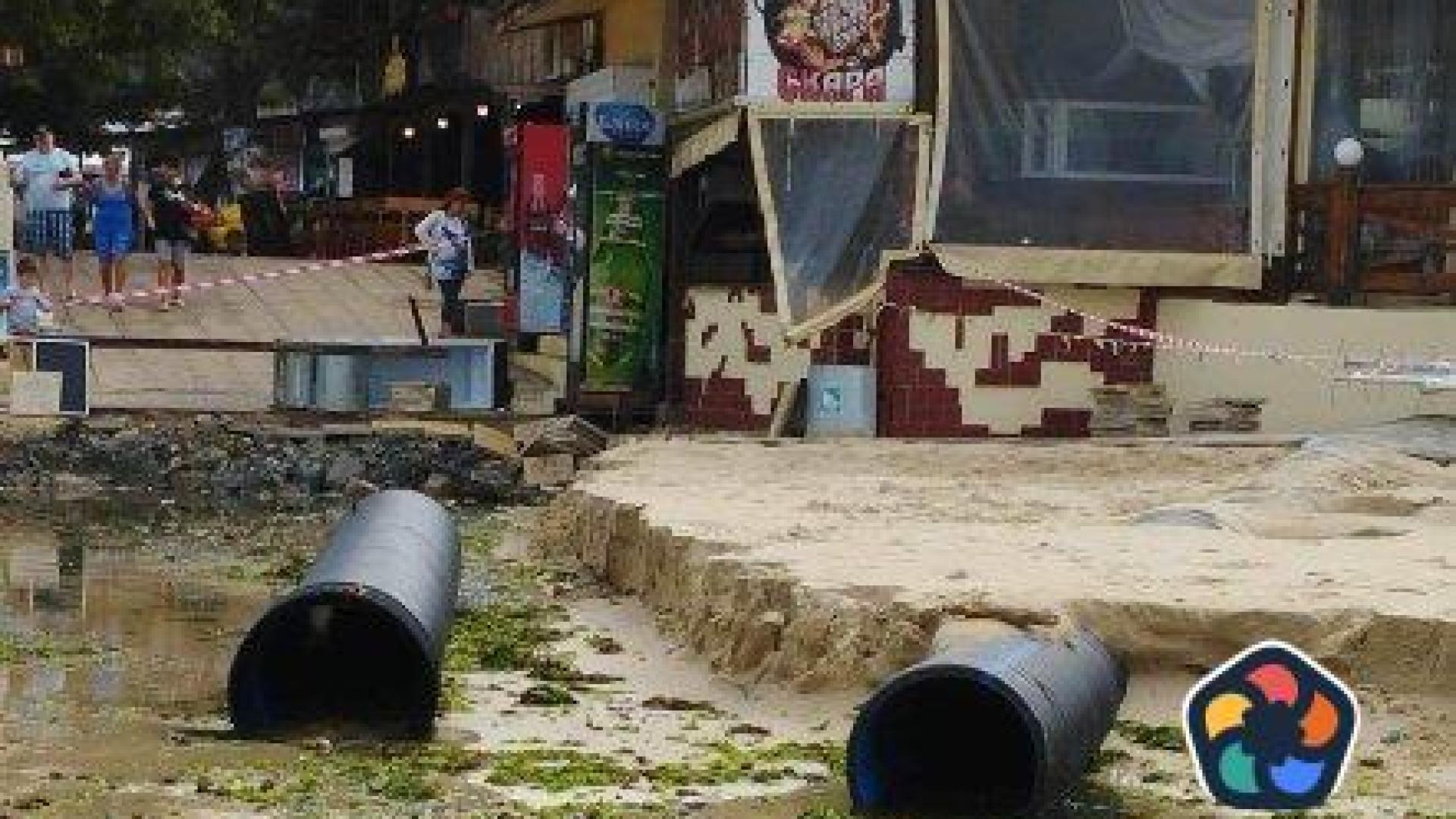 Подозрение: Бедствието показа скрити отходни тръби в морето