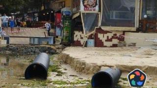 Подозрение: Бедствието показа скрити отходни тръби в морето