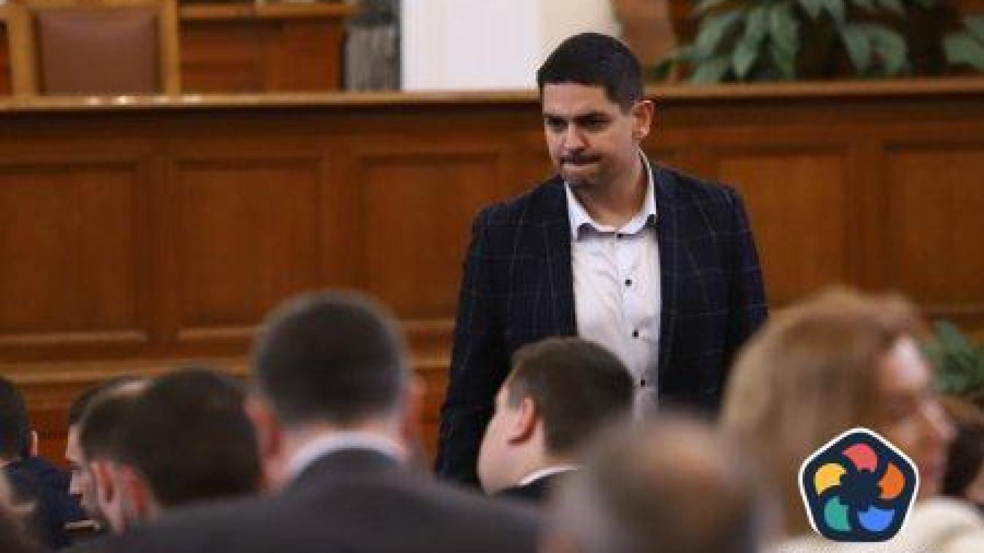 Радостин Василев бе наказан след реплика за "простащината на ГЕРБ"
