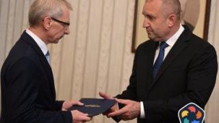 Радев "окуражи" Денков да отиде в Австрия, за да ги убеждава за Шенген