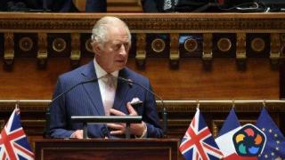 Крал Чарлз Трети говори пред Сената в Париж на безупречен френски