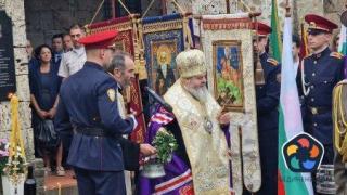 Властта влезе в "престрелка" за службите на Деня на независимостта
