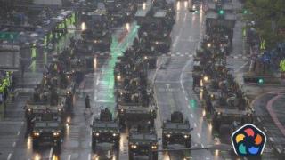 Южна Корея проведе голям военен парад за първи път от десетилетие