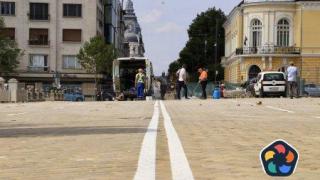 Колите ще тръгнат по пренаредените жълти павета до дни