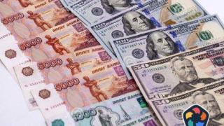 Руската валута отново поевтиня до над 100 рубли за долар