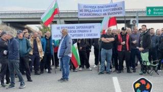 Продължават блокадите на "Тракия" и Подбалканския път