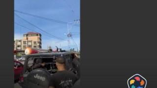 Видео показа как "Хамас" взима и малтретира израелски заложници