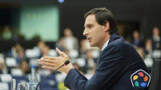 Съветът на ЕС назначи Вопке Хукстра за нов еврокомисар