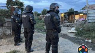 След нападение срещу полицай в Казанлък МВР отговори с мащабна операция