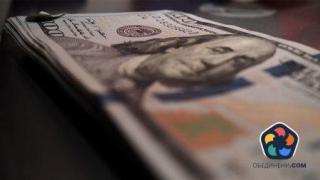 "Предай валутата“. Руските власти натискат големите компании да продават долари, за да спасят рублата