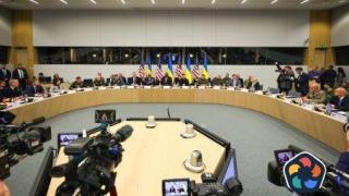 Зеленски иска от страните в НАТО далекобойни ракети