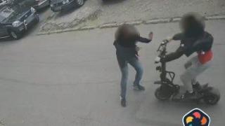 След наркосделка младеж блъсна полицаи с тротинетка