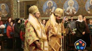 Десетки миряни се помолиха за здравето на Патриарх Неофит