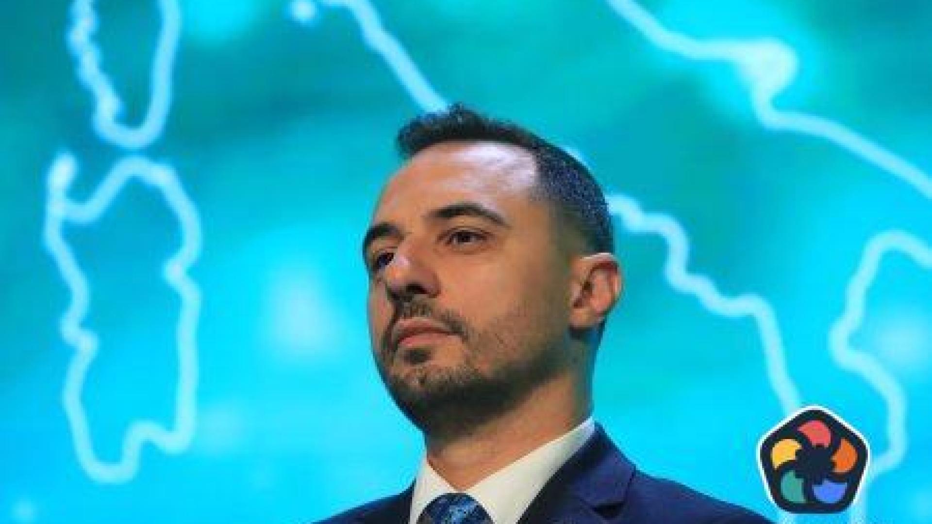Заплатите на шефове в държавни фирми са намалени с 50%