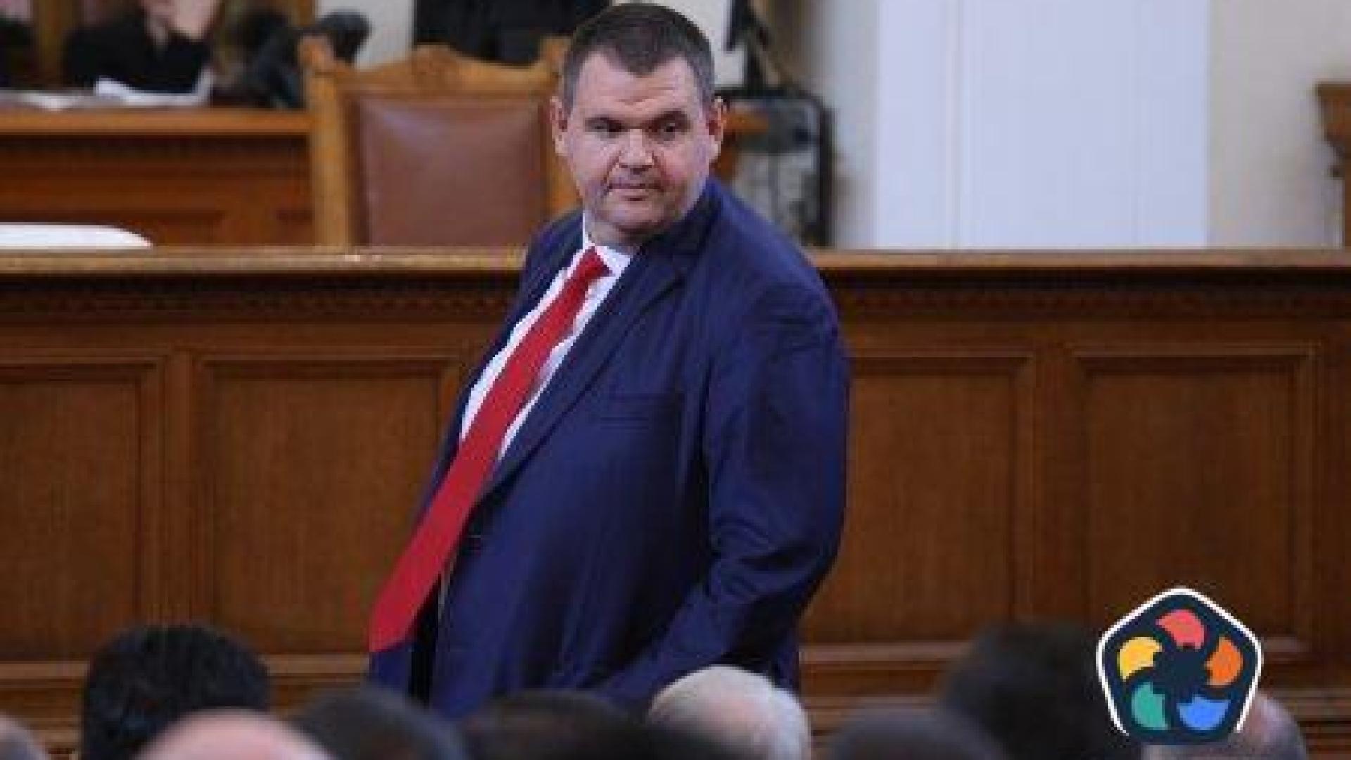 Пеевски вече е съпредседател на парламентарната група на ДПС