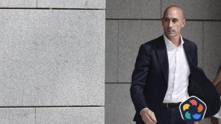 Рубиалес извън футбола за три години заради целунатата Ермосо