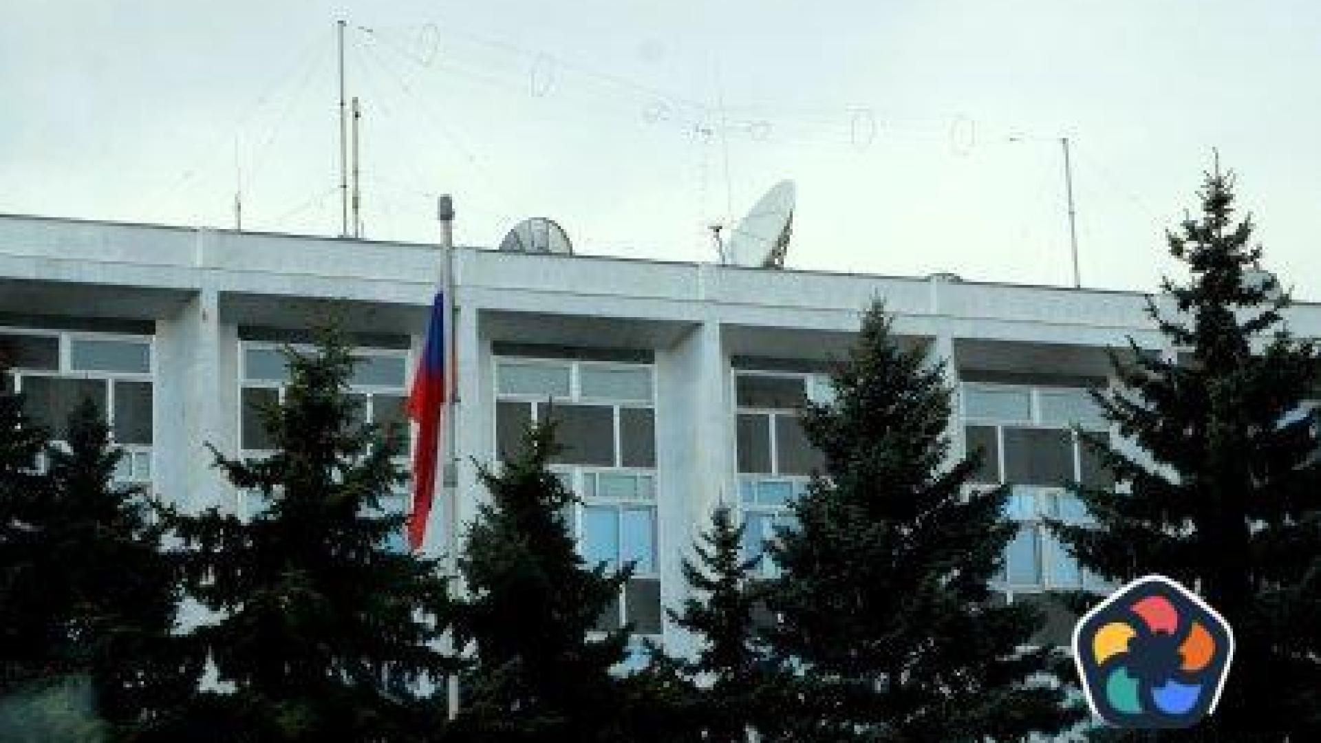 Руски журналист се крие в посолството заради страх от изгонване
