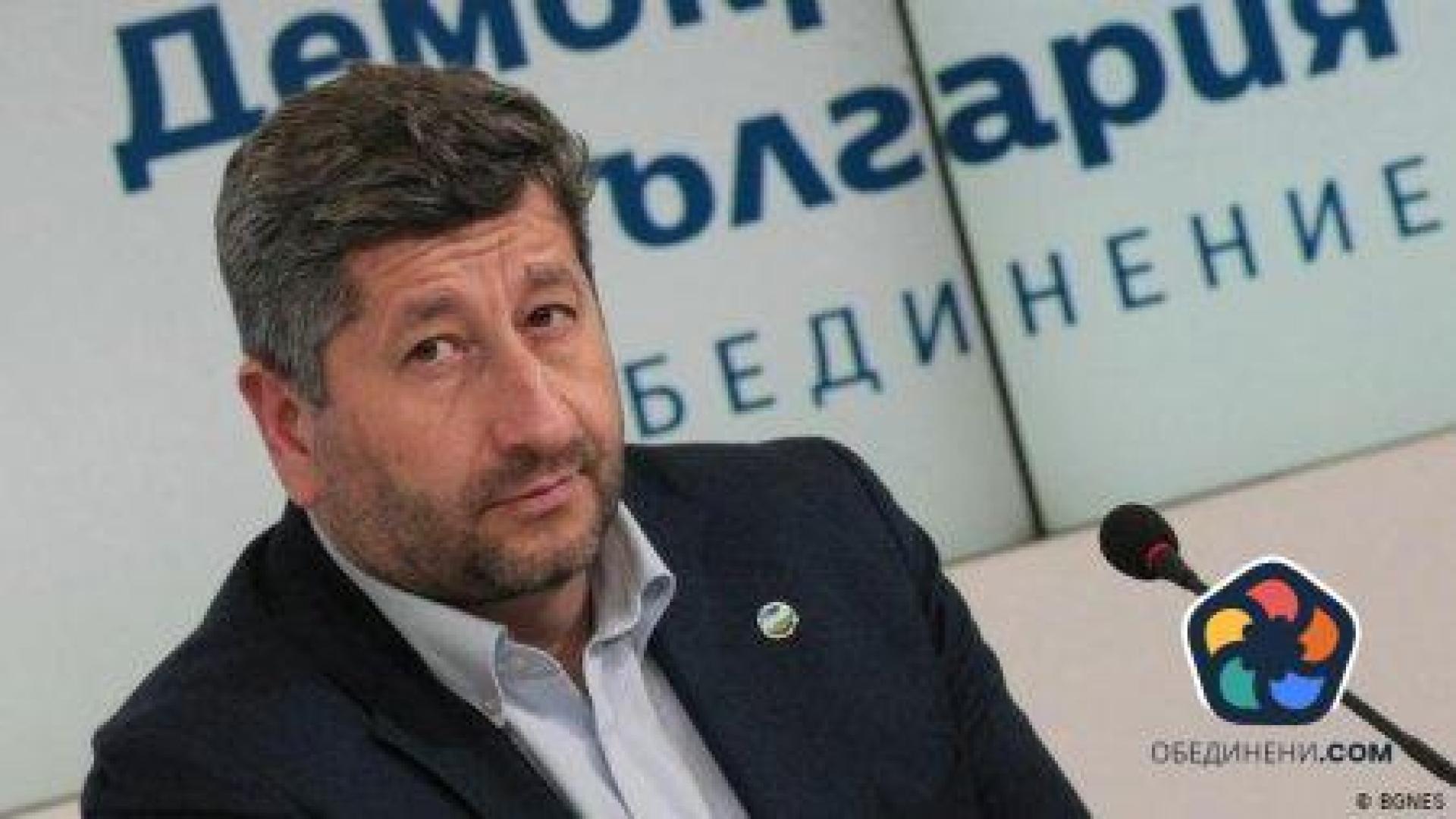 Христо Иванов призова за разум след заплахите на Борисов