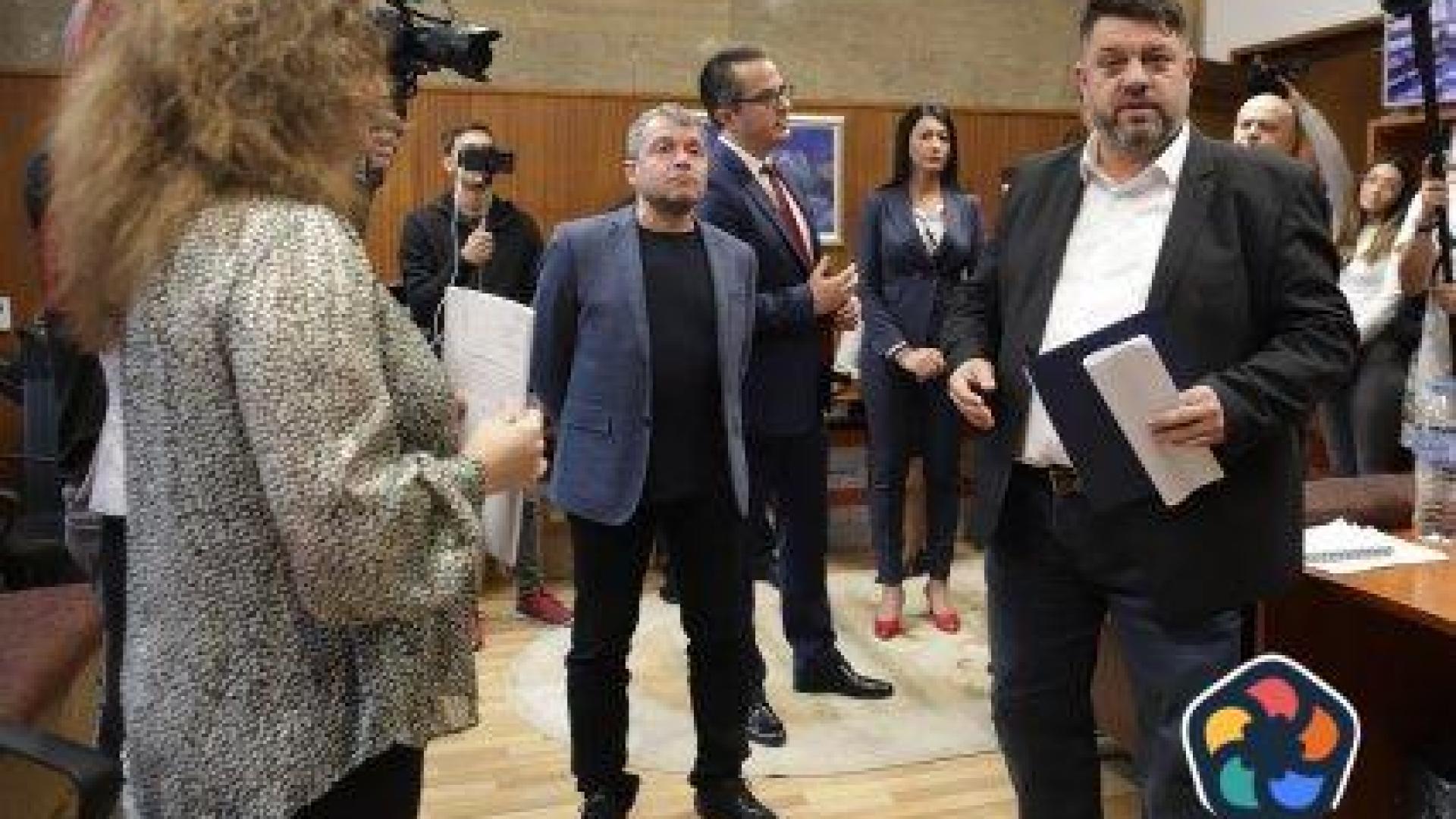 БСП, "Възраждане" и ИТН внесоха вот на недоверие срещу кабинета