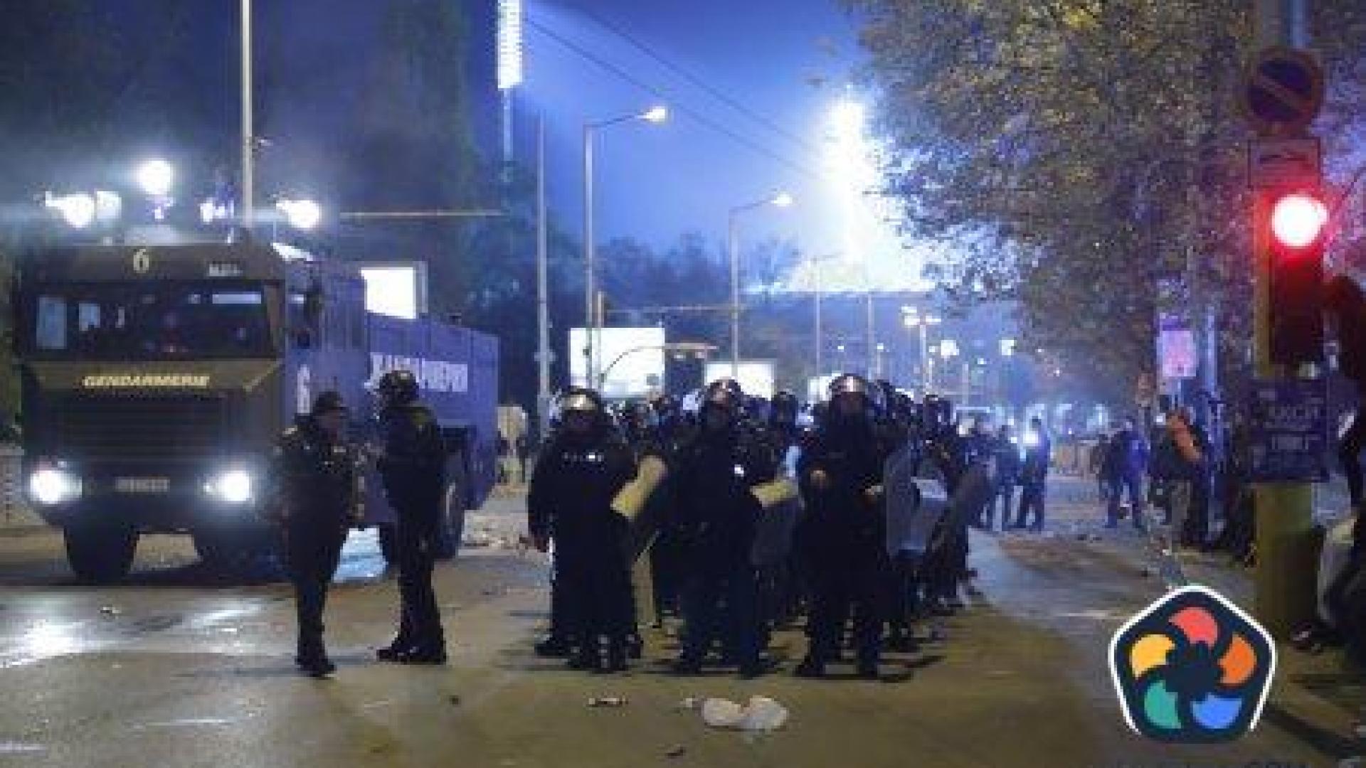 Вандалски погром в София: 5-има ранени полицаи, 19 пострадали фенове, 4-има в болница