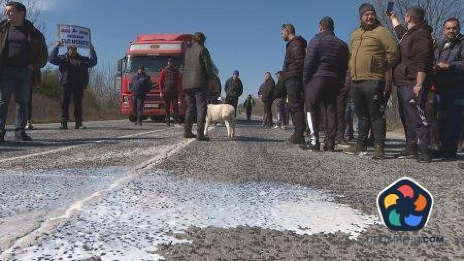 Фермери с 250 000 евро субсидия протестират за още пари