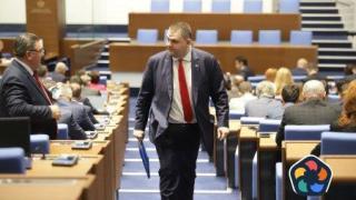 Пеевски се загрижи за битите полицаи, Борисов – за гражданите