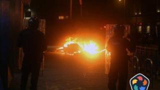Крайнодесни влязоха в сблъсъци с полицията в Дъблин, след като мъж намушка петима души