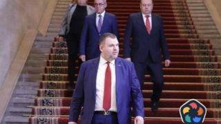 Пеевски обясни с писмо на Денков, че не се справя с управлението