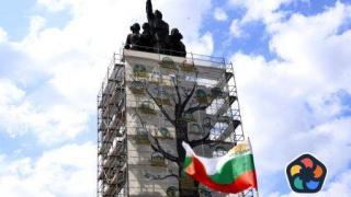 Слагат втора ограда около Паметника на Съветската армия